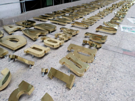 letras en bronce | letreros en bronce